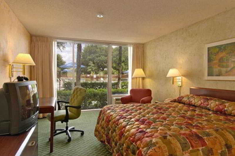 Staybridge Suites Dallas Market Ctr Love Field, An Ihg Hotel Habitación foto